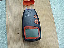 薪の水分含有量をﾁｪｯｸ